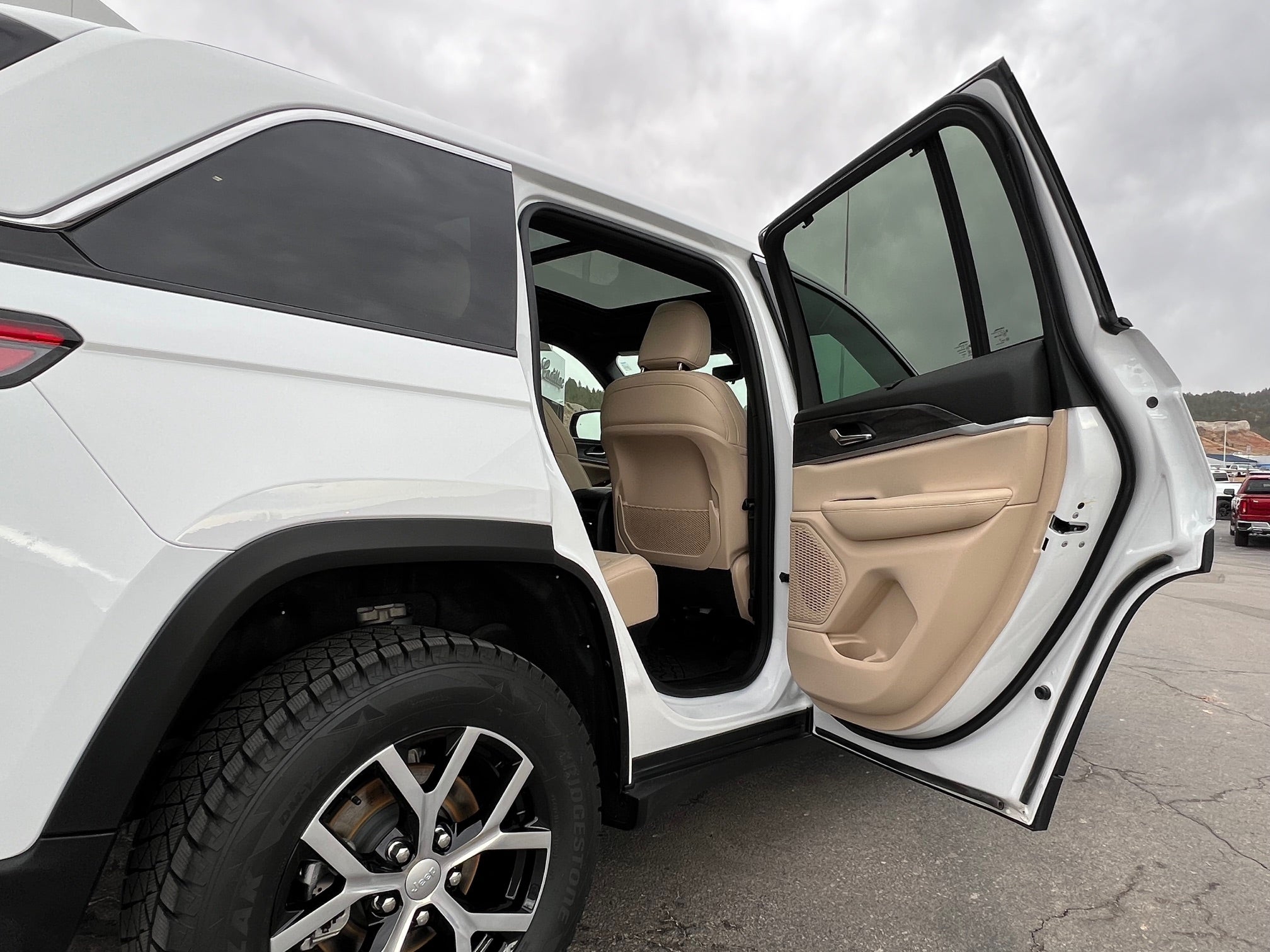 2024 Jeep Grand Cherokee Base