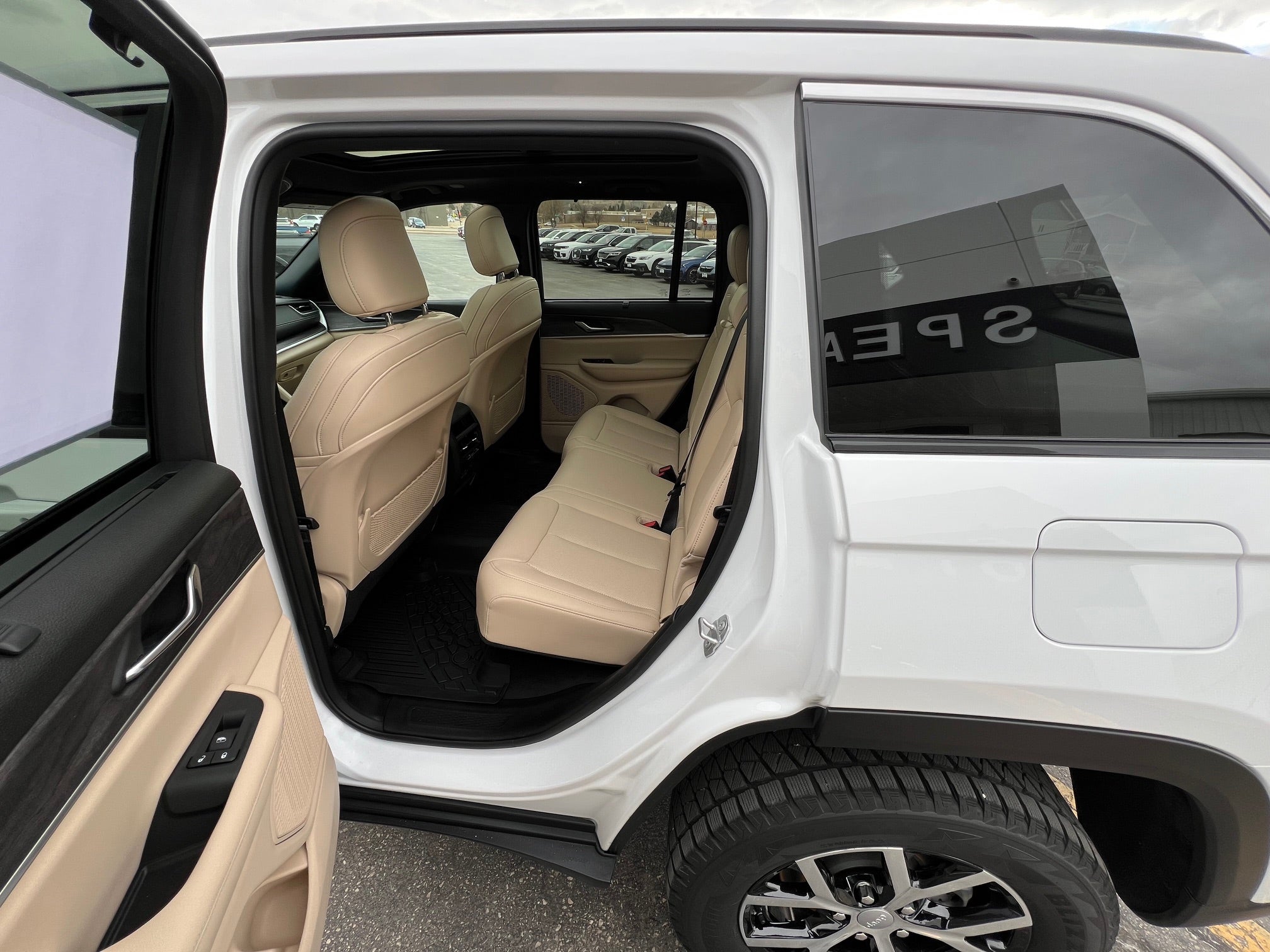 2024 Jeep Grand Cherokee Base