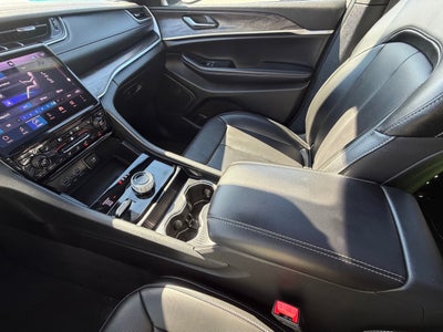 2025 Jeep Grand Cherokee L Base