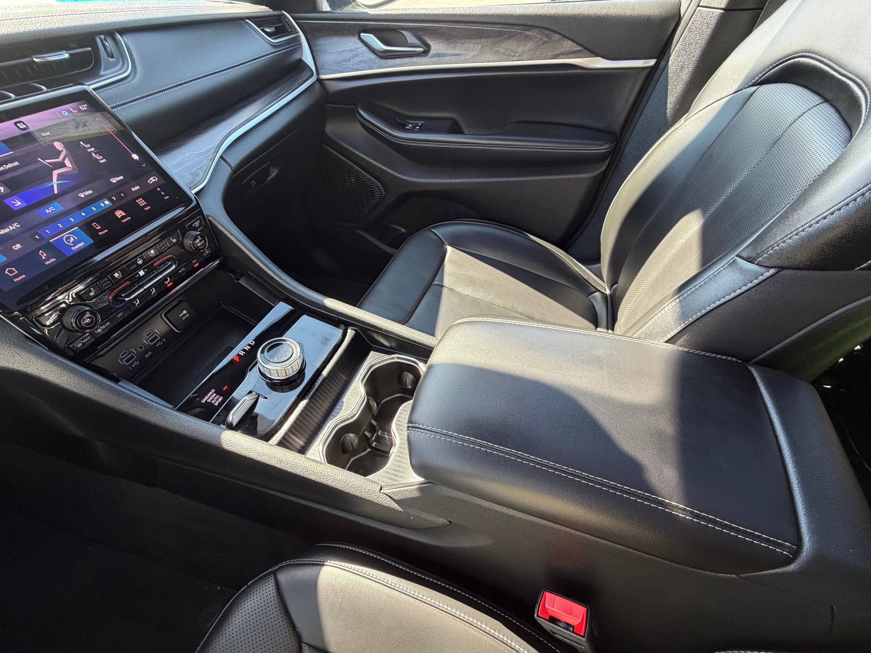 2025 Jeep Grand Cherokee L Base