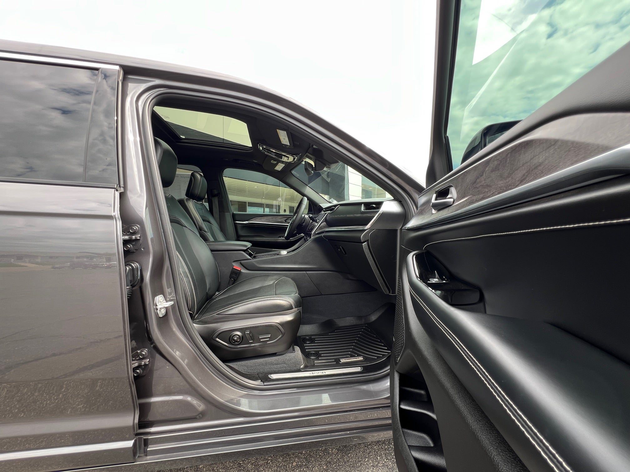 2023 Jeep Grand Cherokee L Base