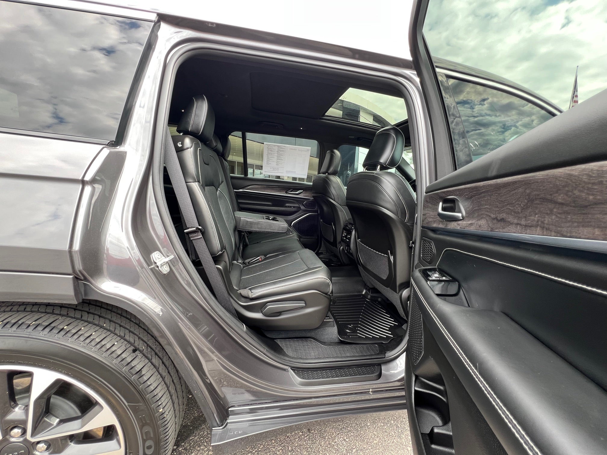 2023 Jeep Grand Cherokee L Base