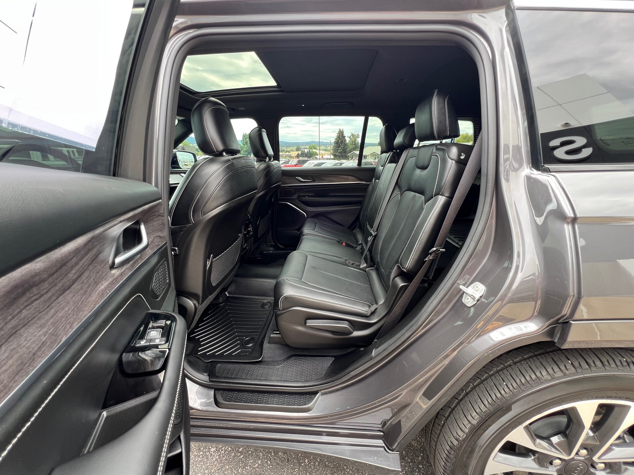 2023 Jeep Grand Cherokee L Base