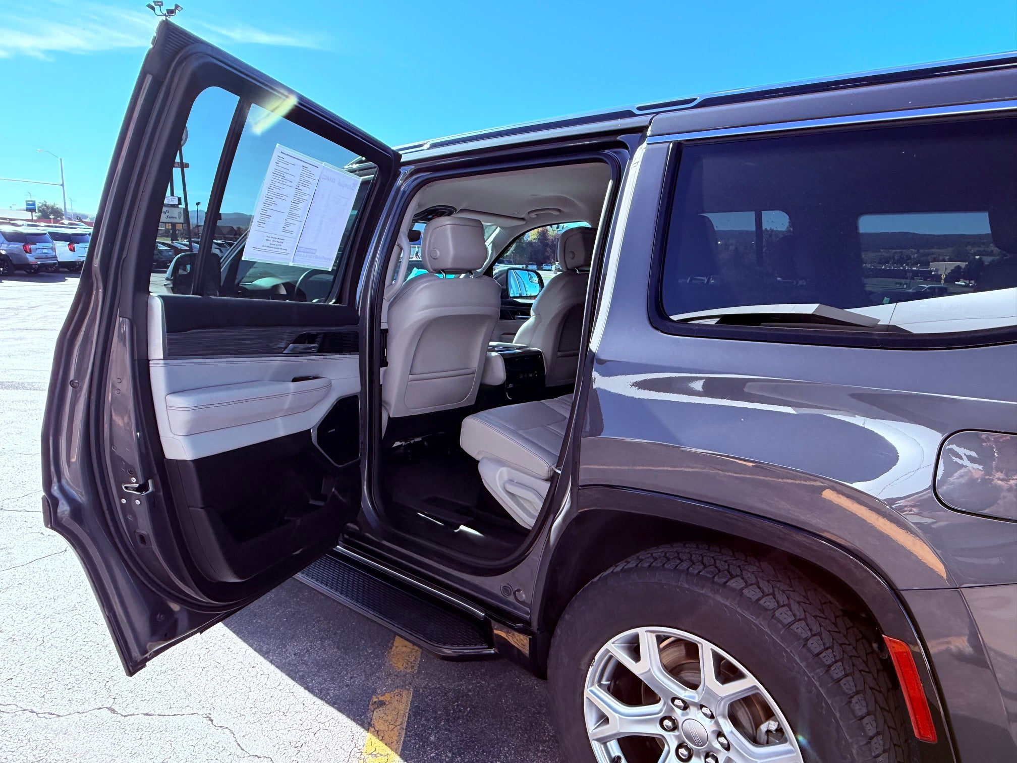 2022 Jeep Wagoneer Base