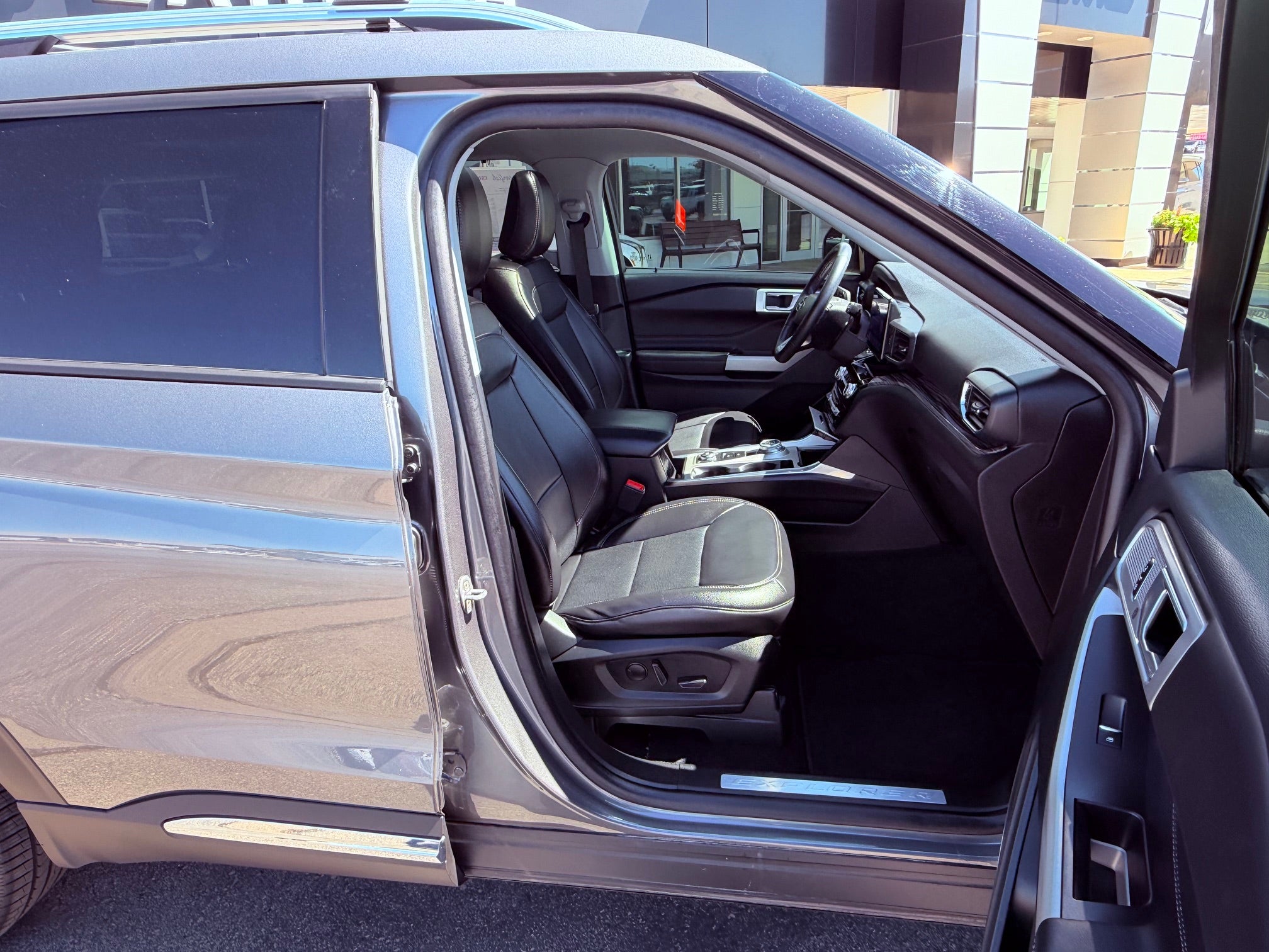 2023 Ford Explorer Base