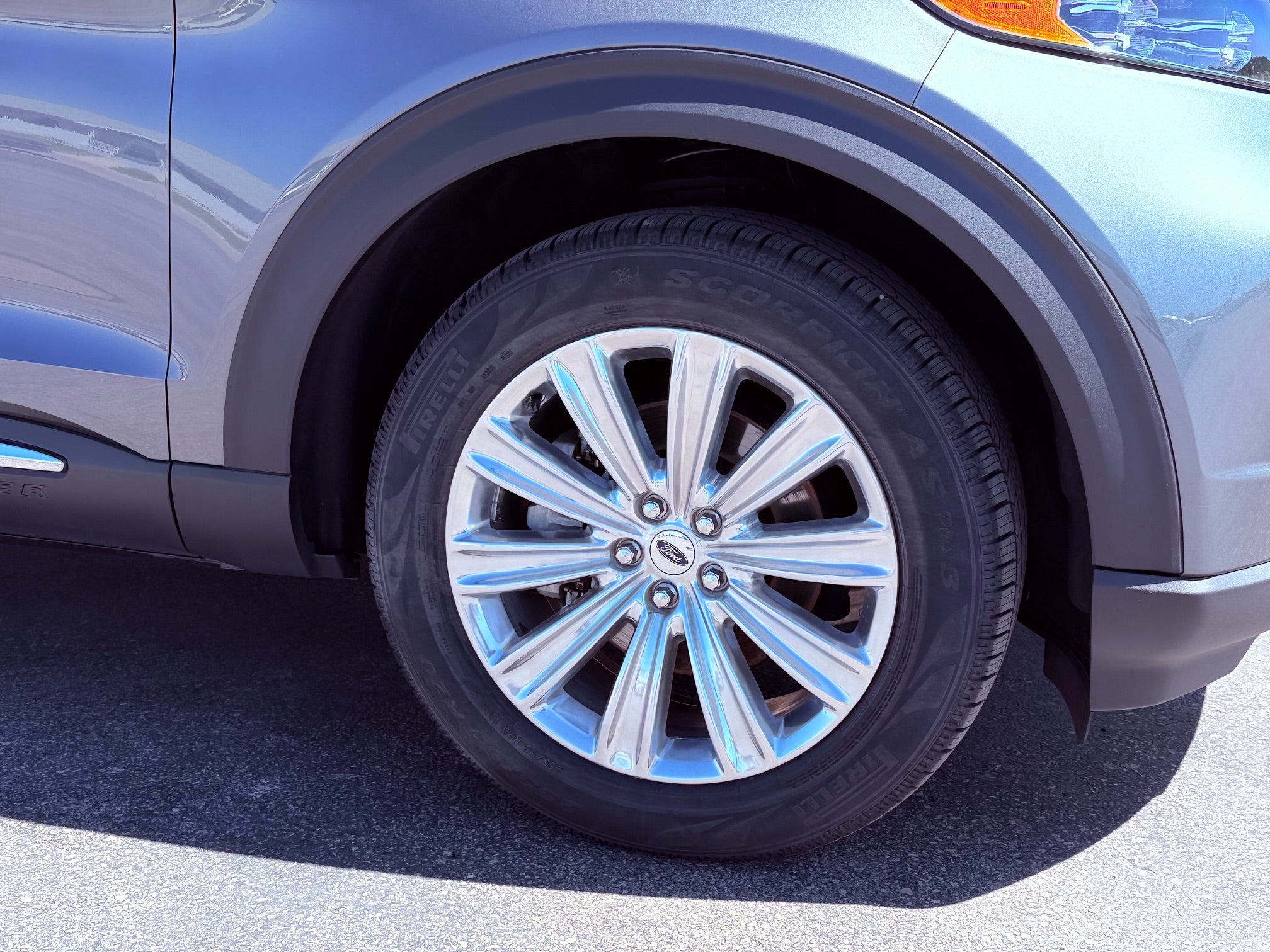 2023 Ford Explorer Base