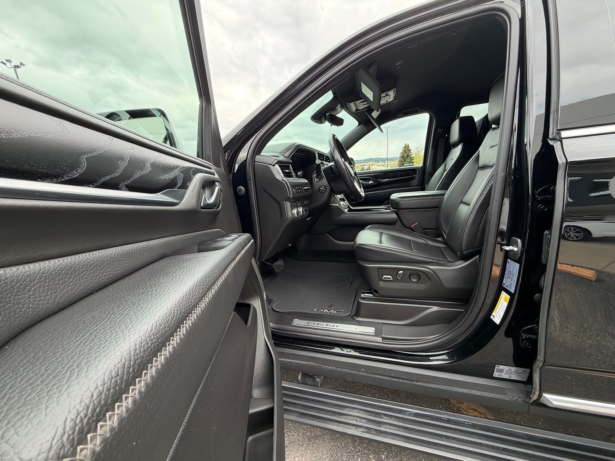 2023 GMC Yukon Base