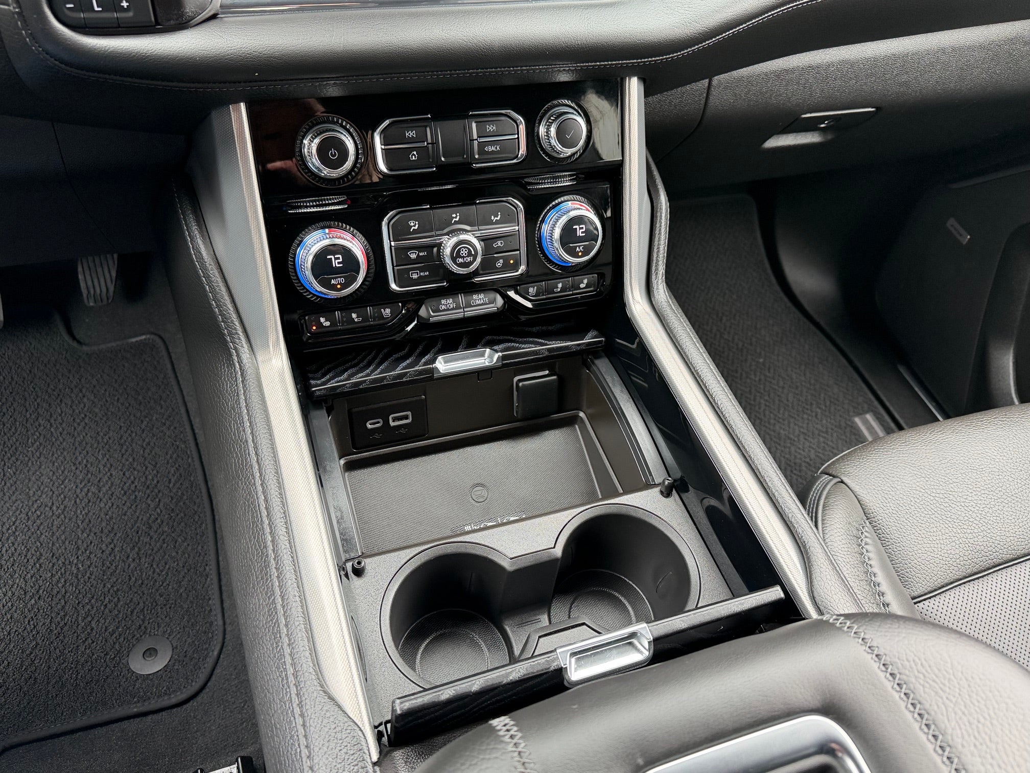 2023 GMC Yukon Base