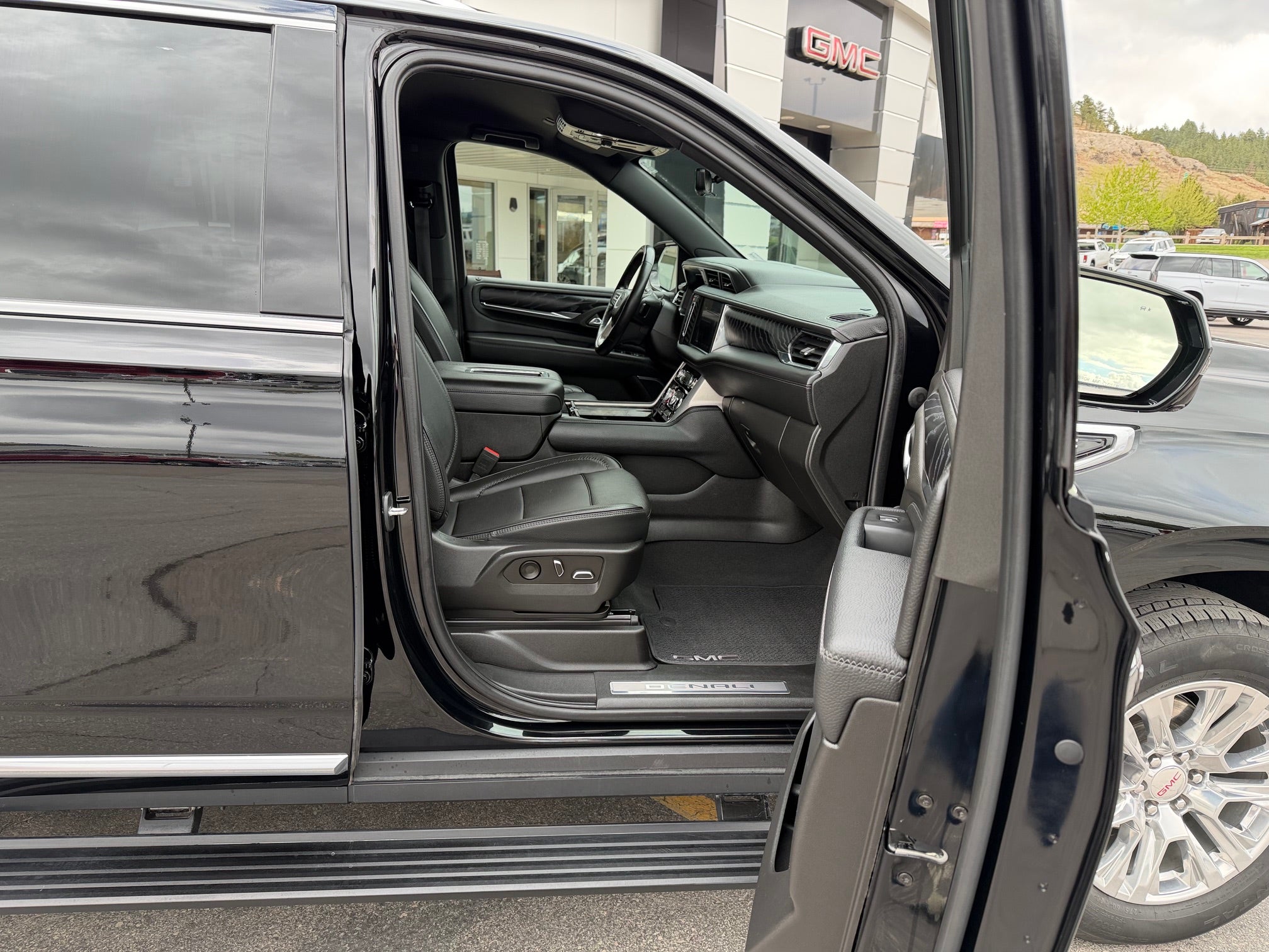 2023 GMC Yukon Base