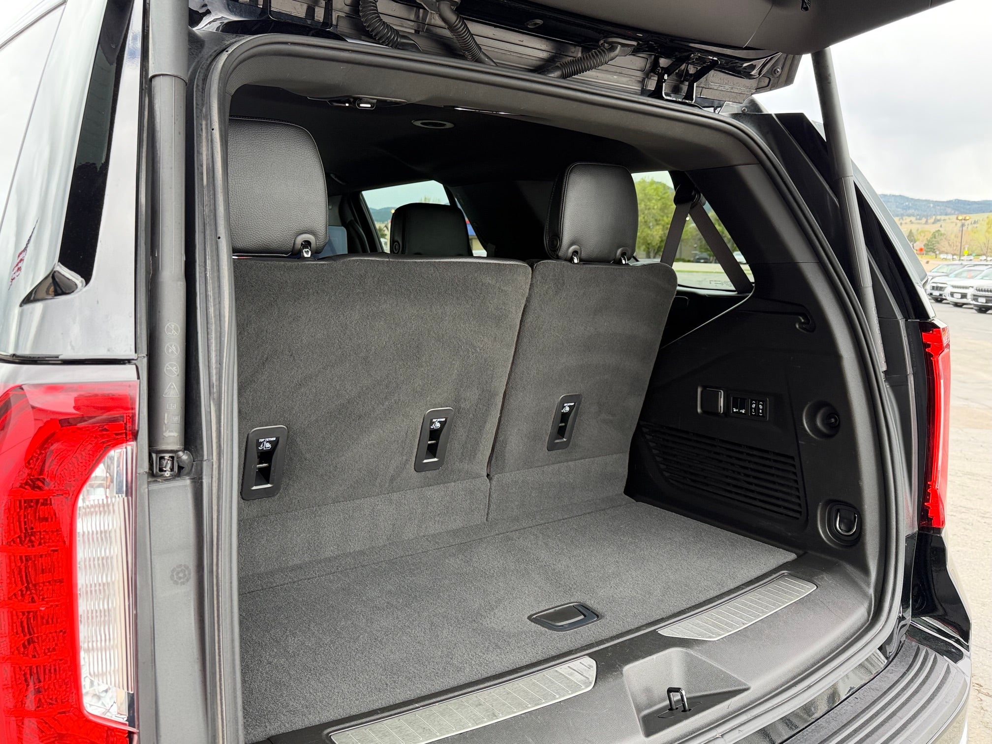 2023 GMC Yukon Base