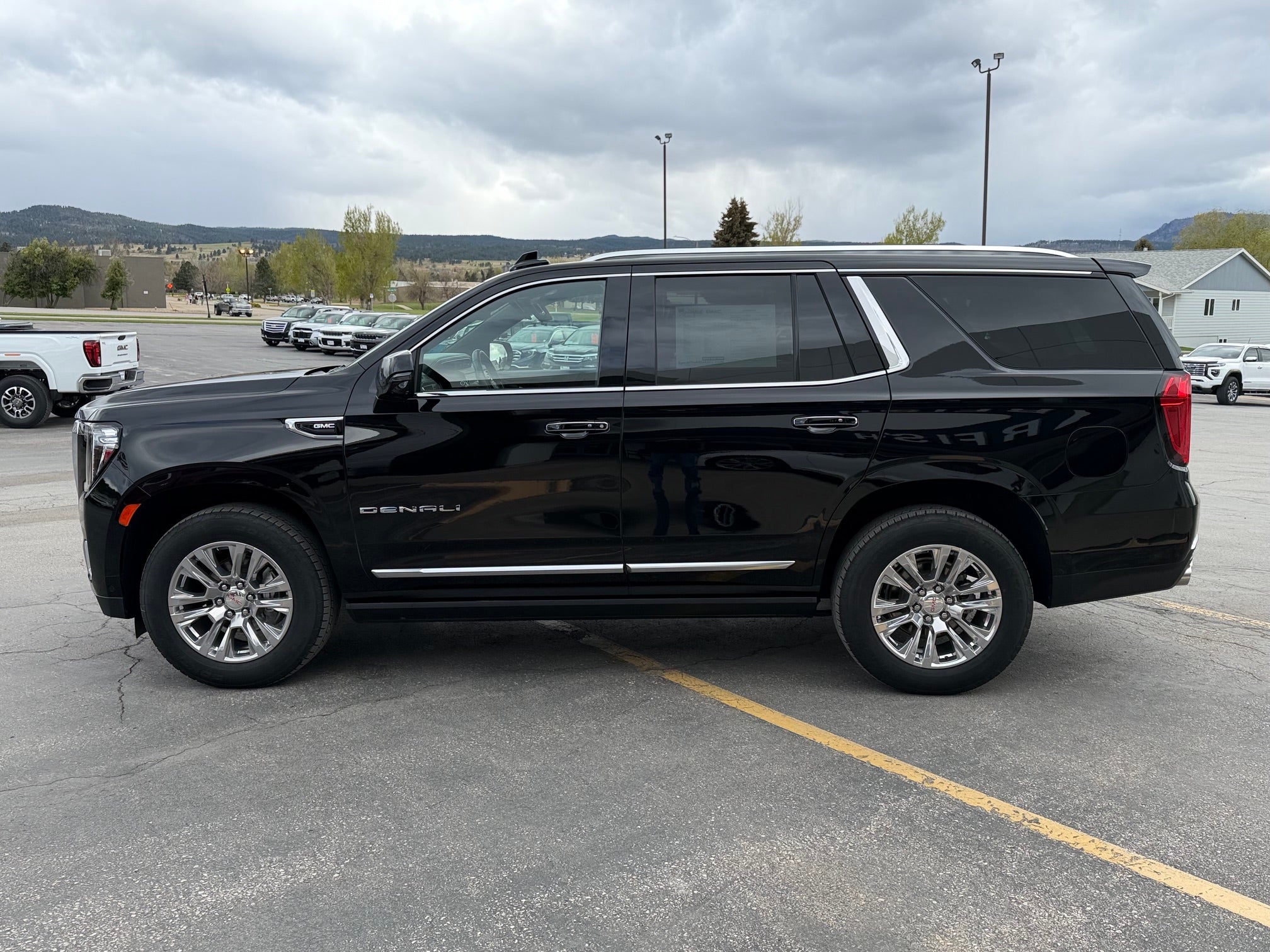 2023 GMC Yukon Base