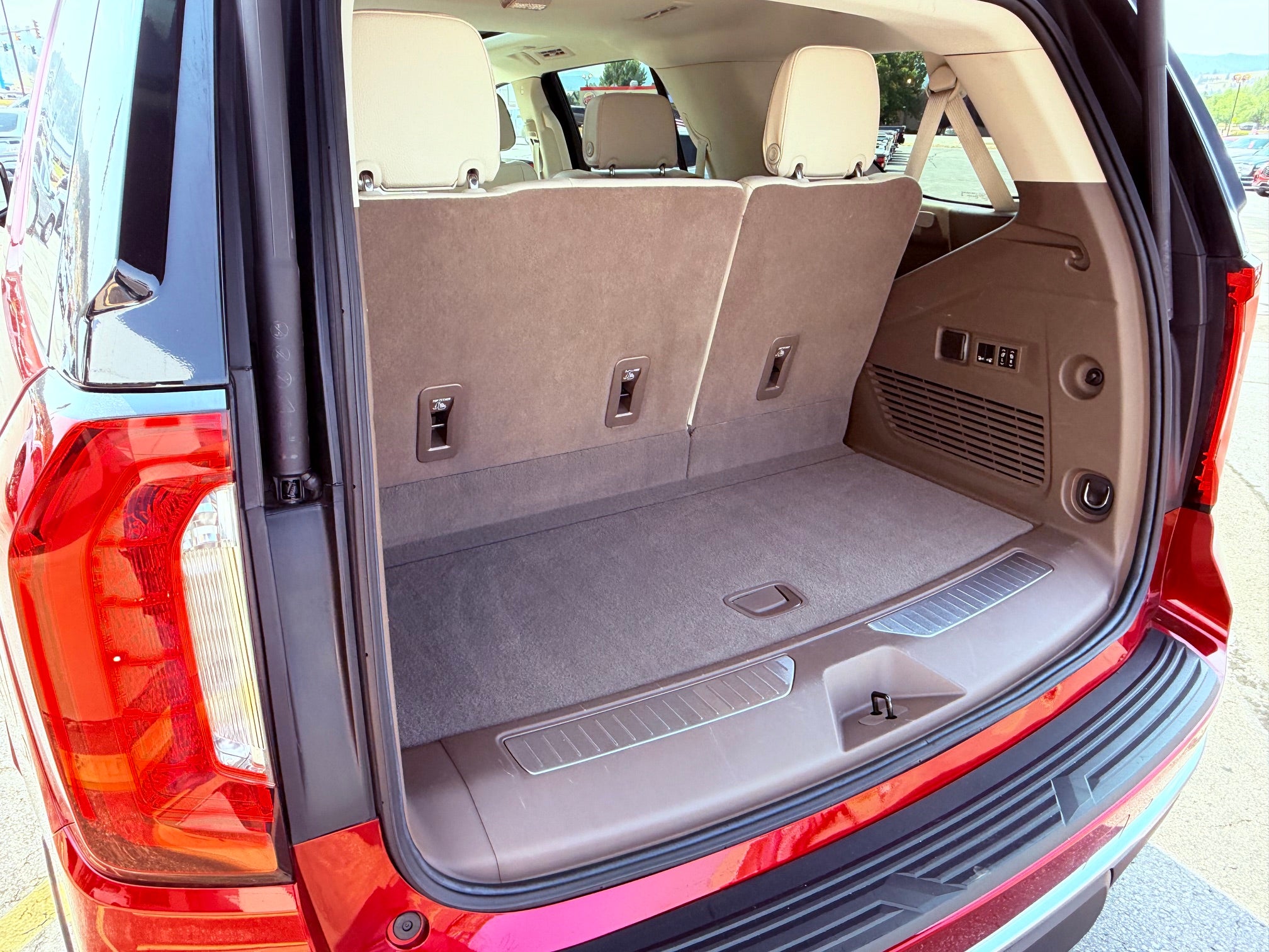 2023 GMC Yukon Base