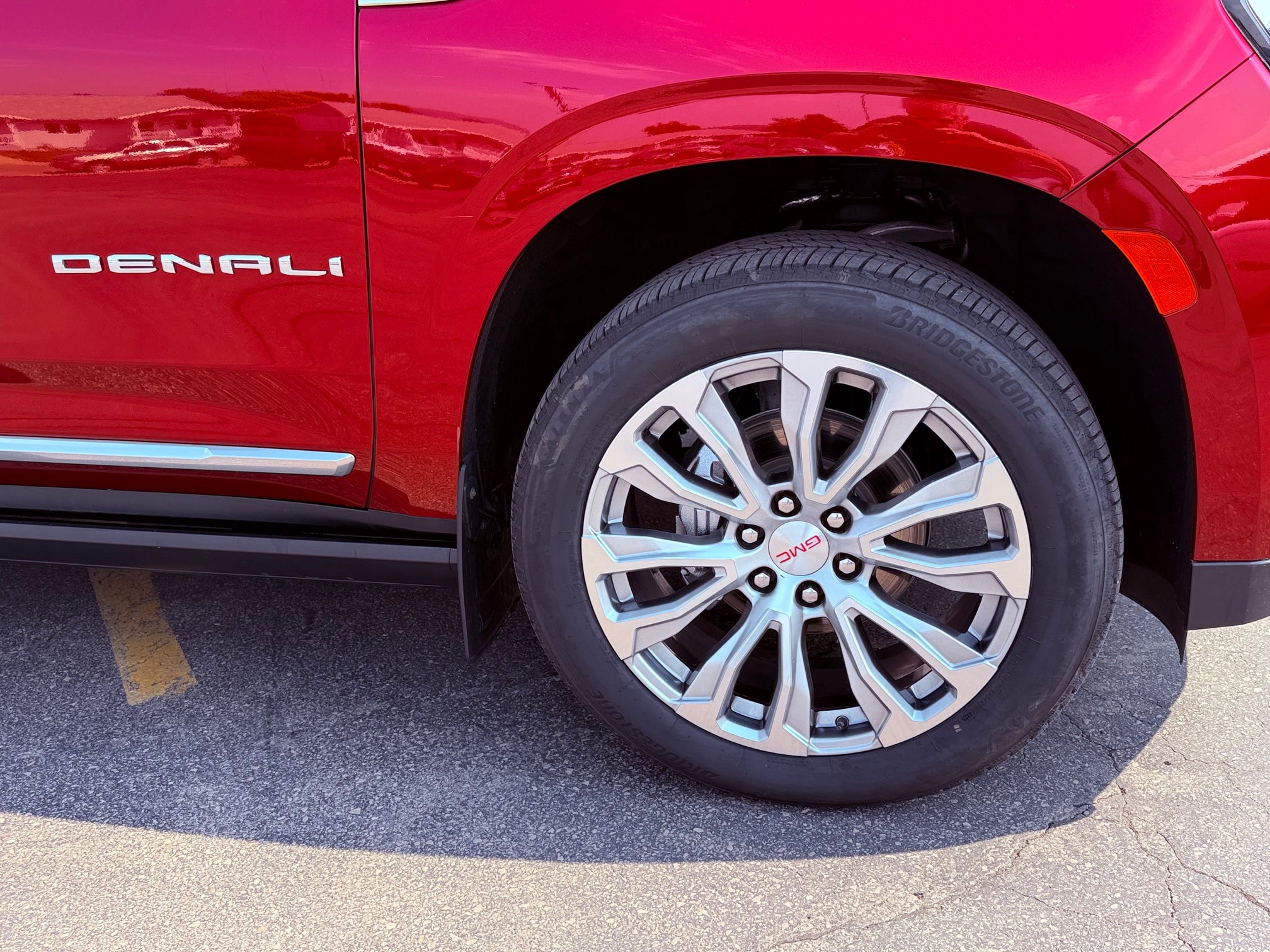 2023 GMC Yukon Base