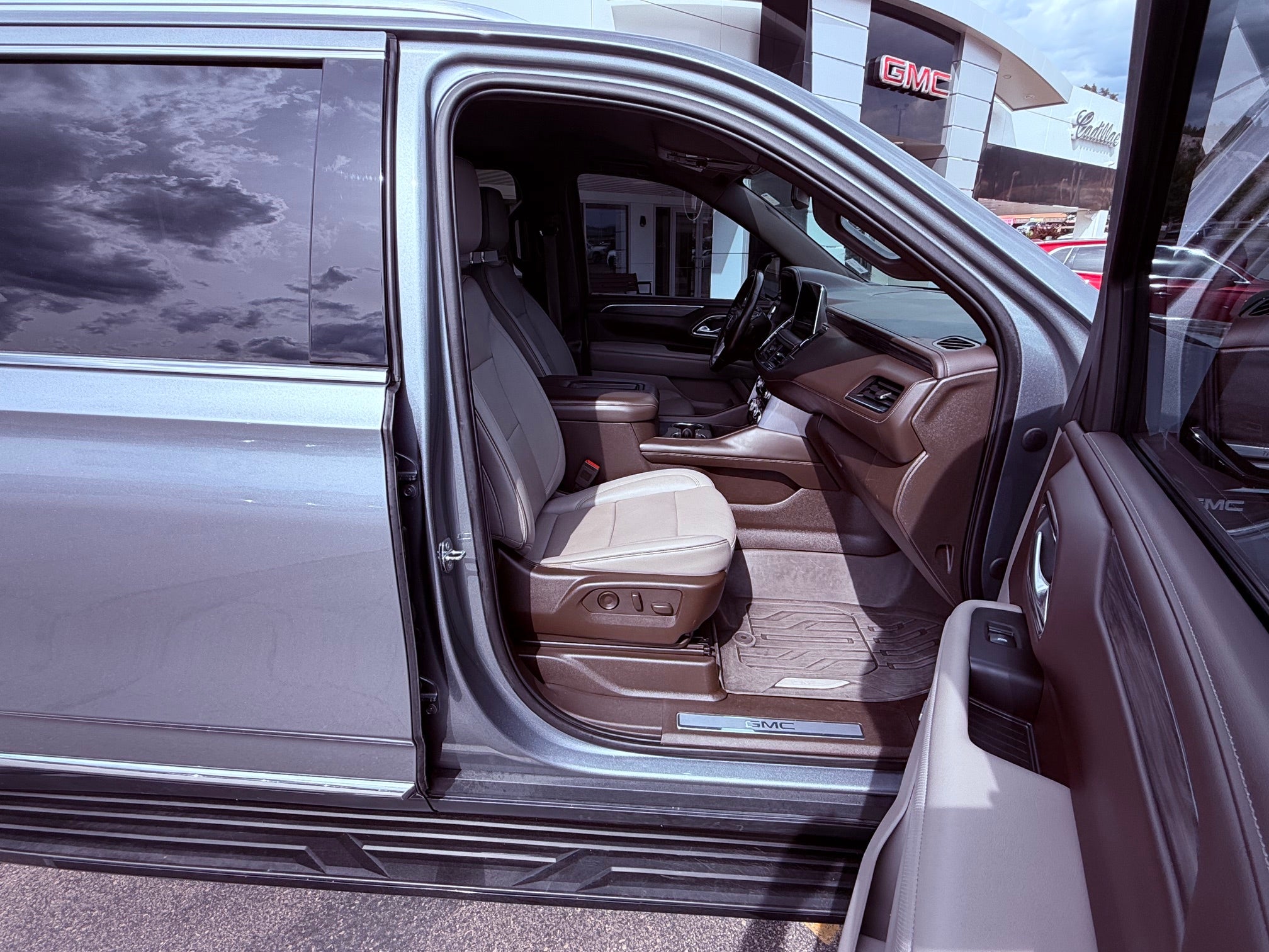 2022 GMC Yukon XL Base