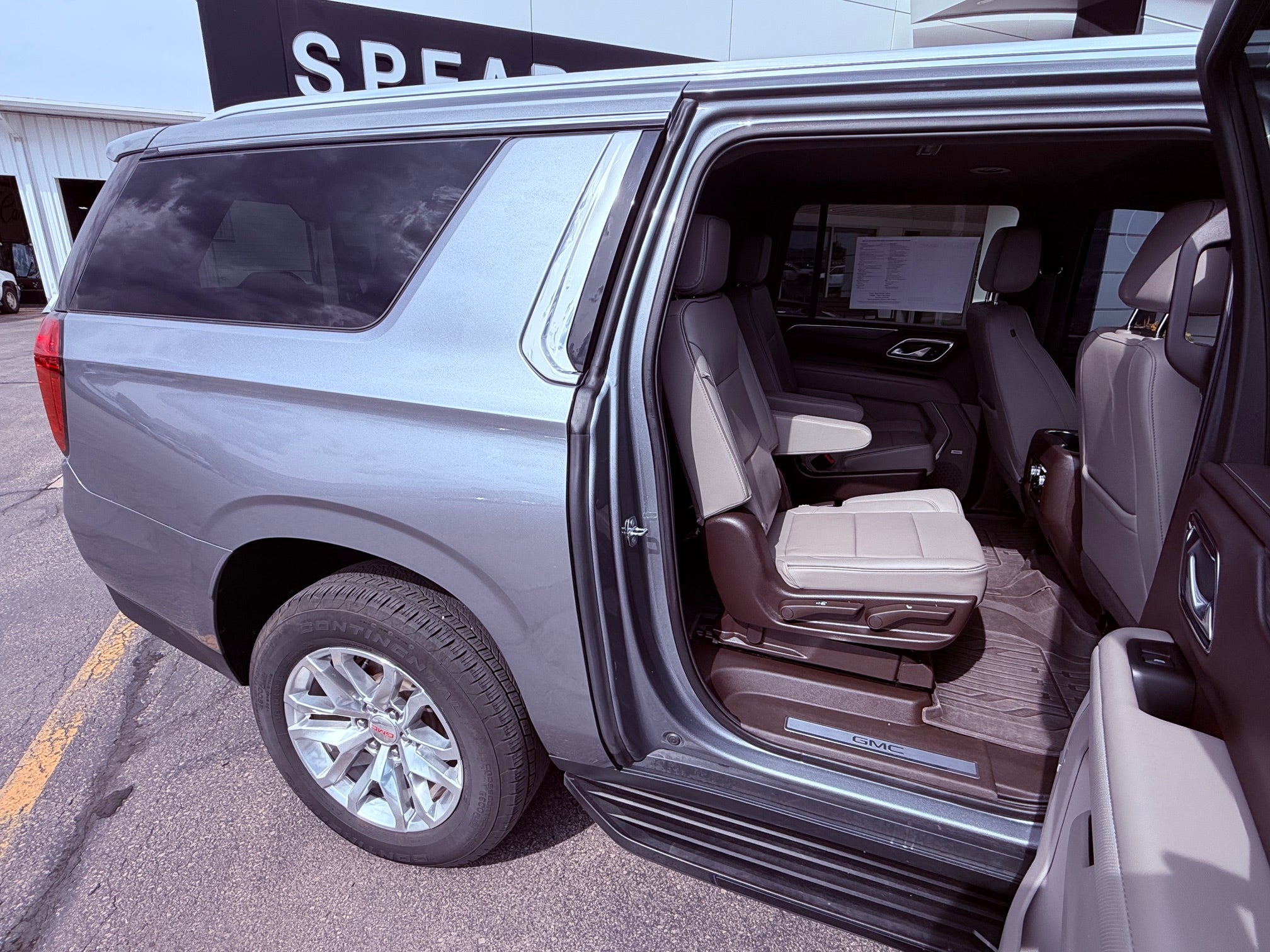 2022 GMC Yukon XL Base