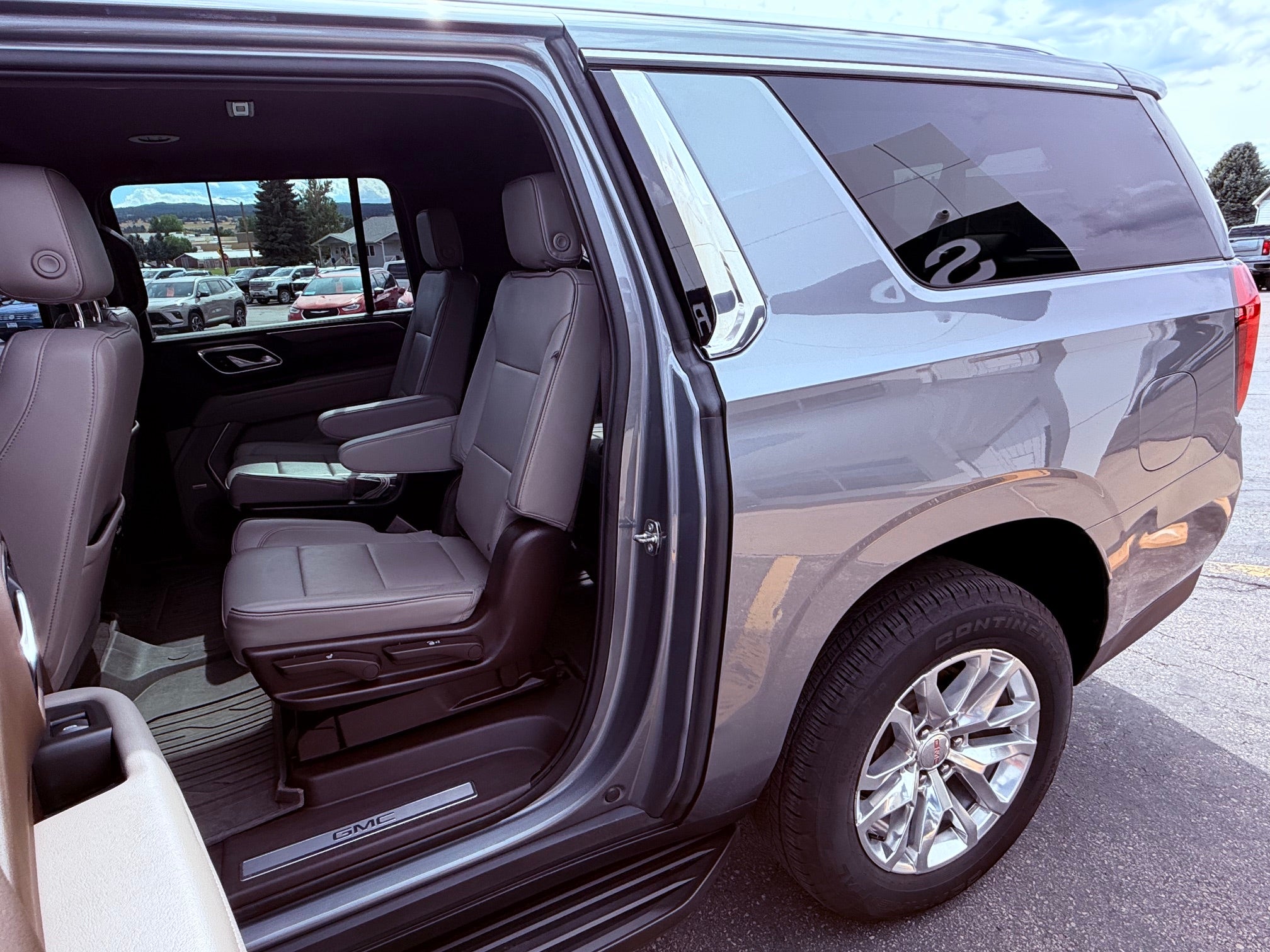 2022 GMC Yukon XL Base