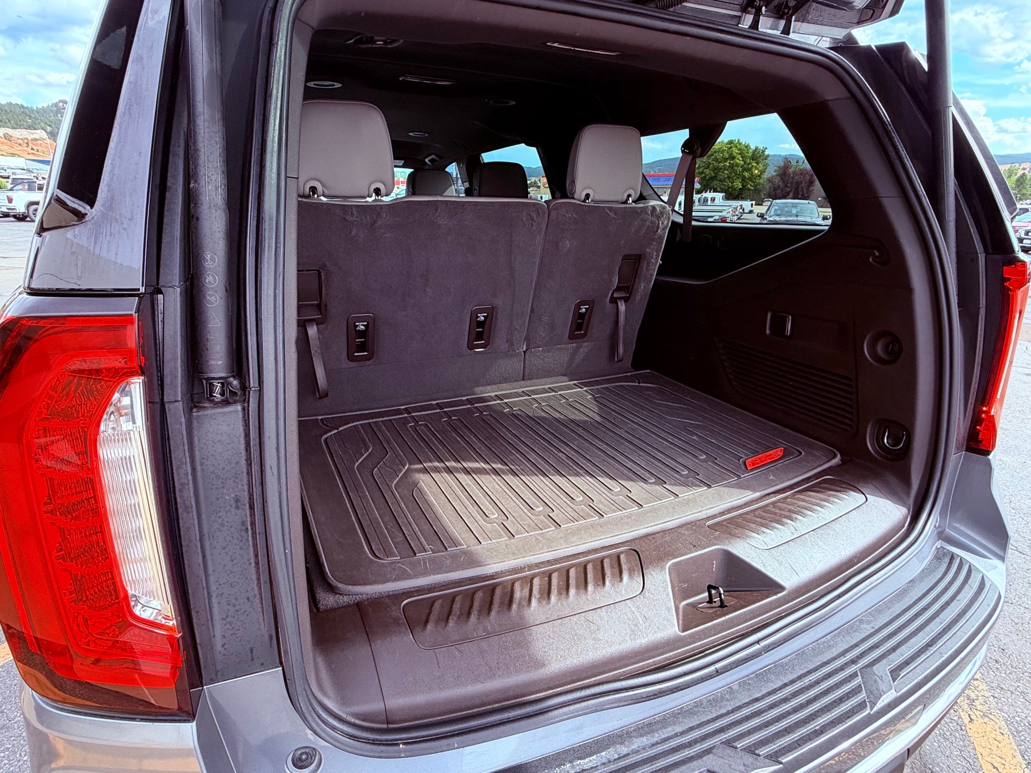 2022 GMC Yukon XL Base