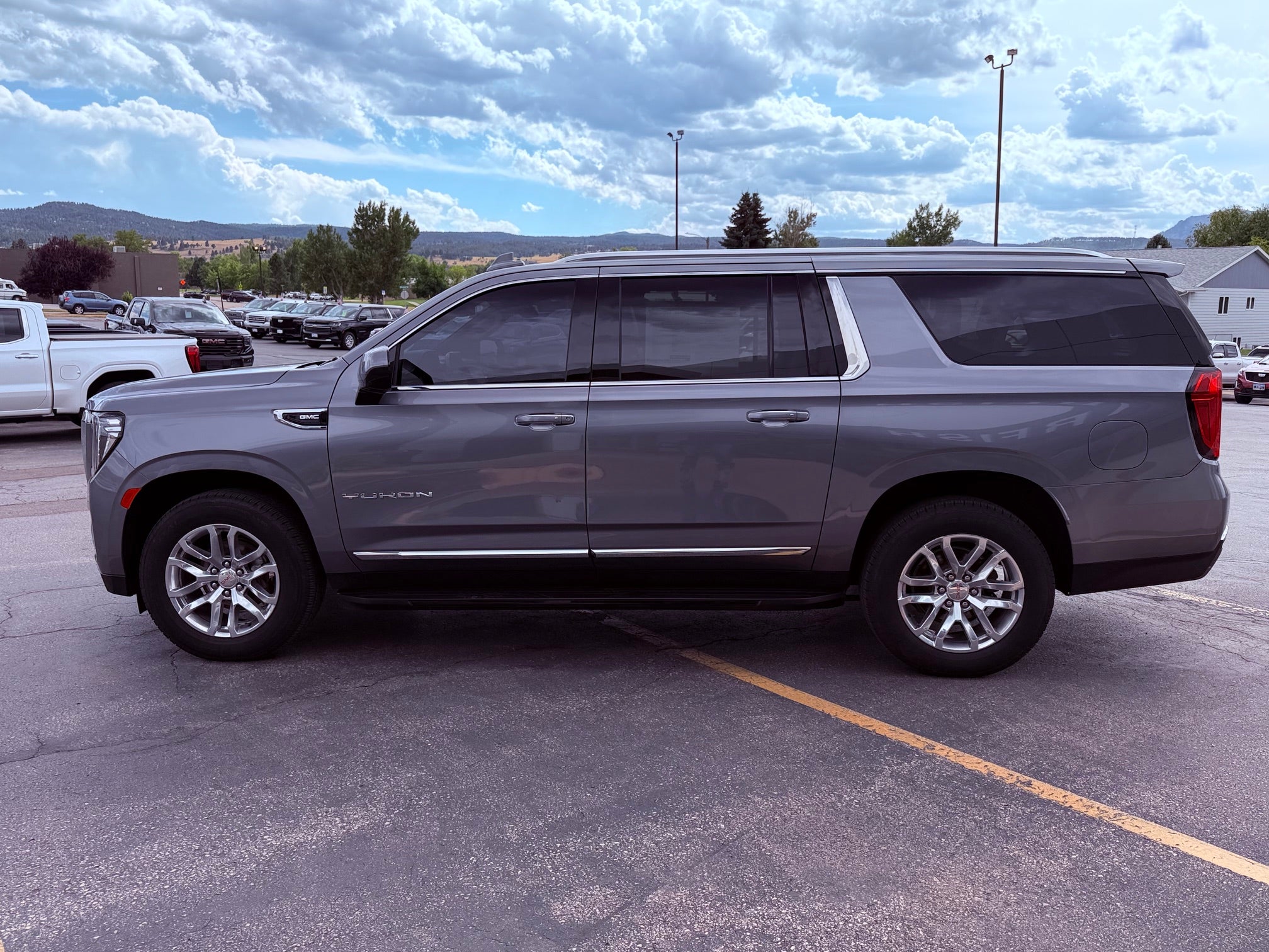 2022 GMC Yukon XL Base