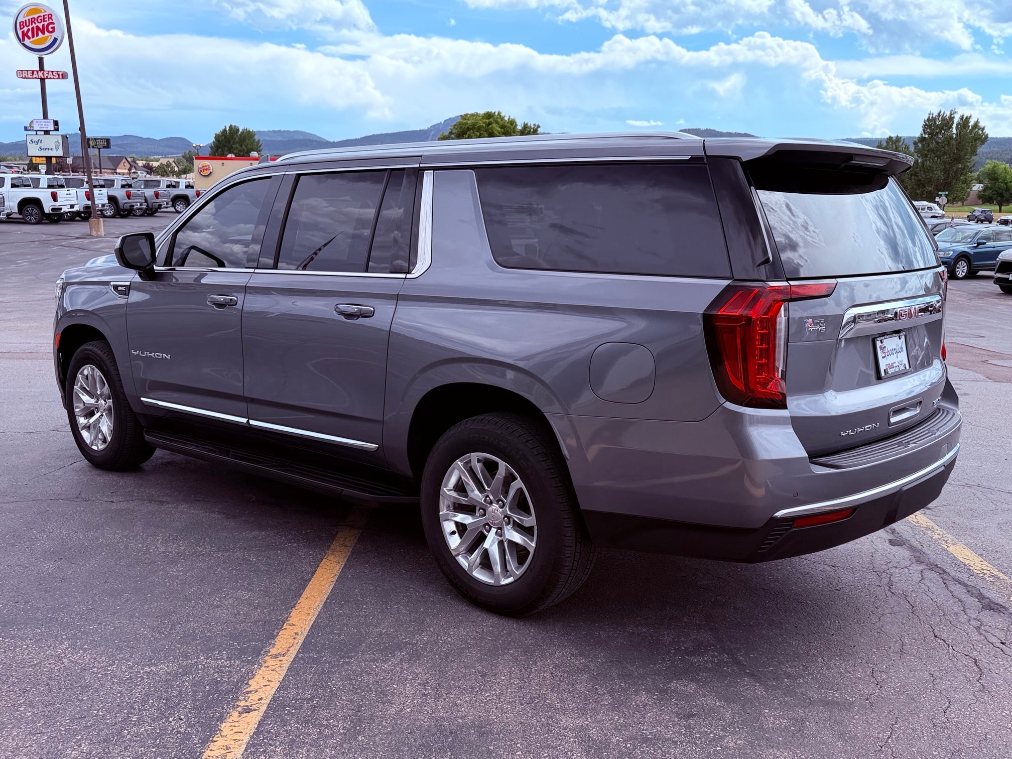 2022 GMC Yukon XL Base