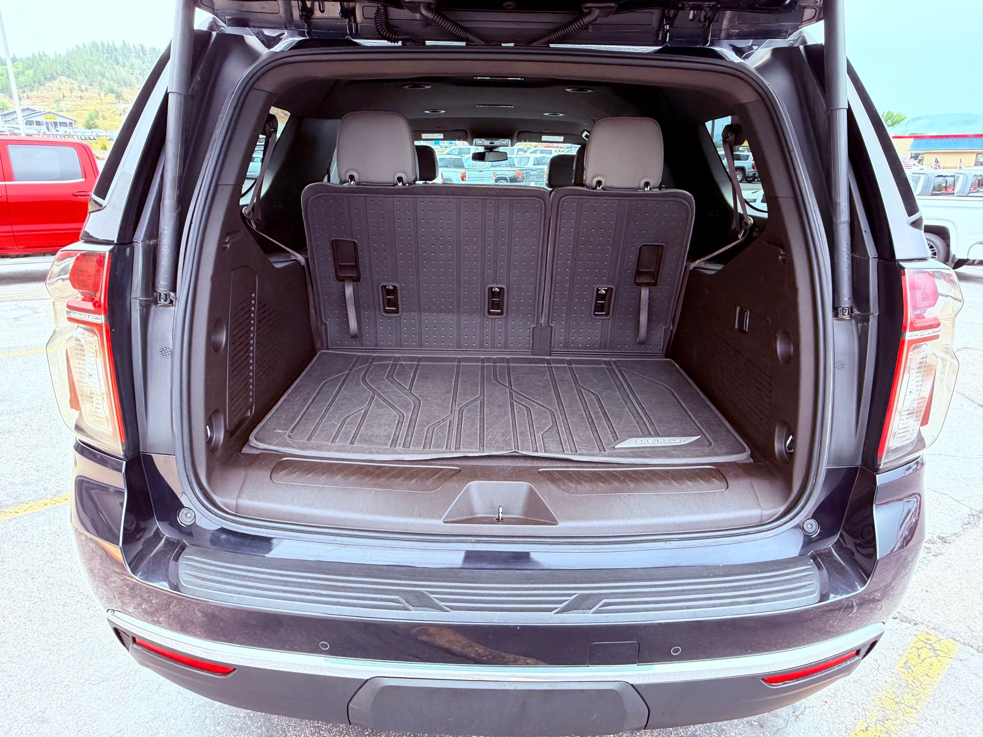 2022 Chevrolet Suburban Base
