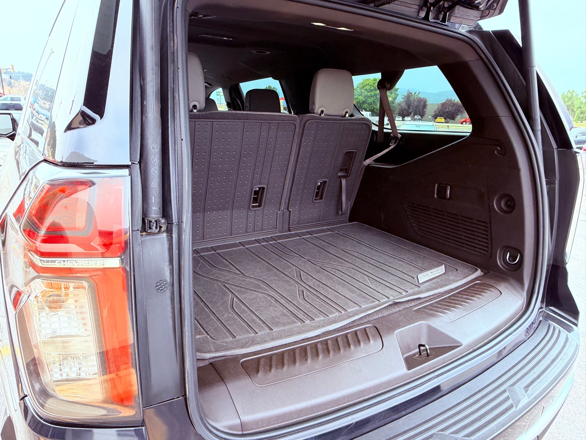 2022 Chevrolet Suburban Base