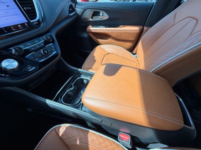 2024 Chrysler Pacifica Hybrid Base