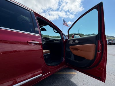 2024 Chrysler Pacifica Hybrid Base