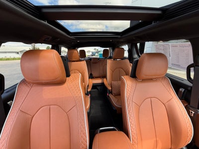 2024 Chrysler Pacifica Hybrid Base