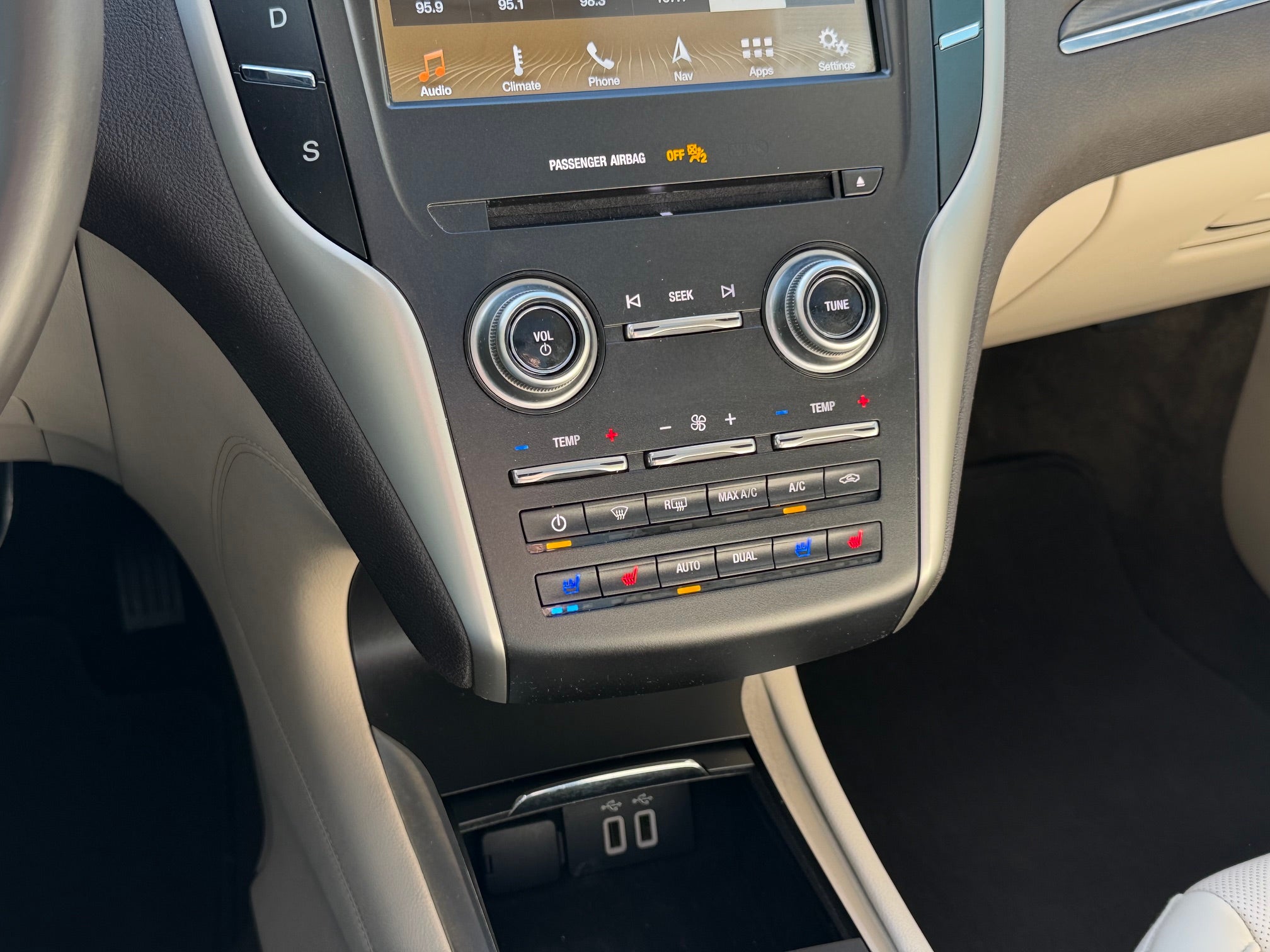 2019 Lincoln MKC Base