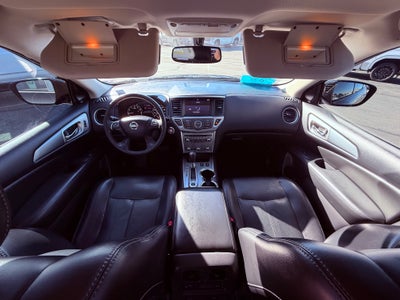 2017 Nissan Pathfinder Base