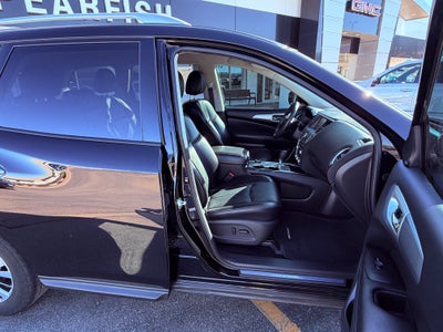 2017 Nissan Pathfinder Base