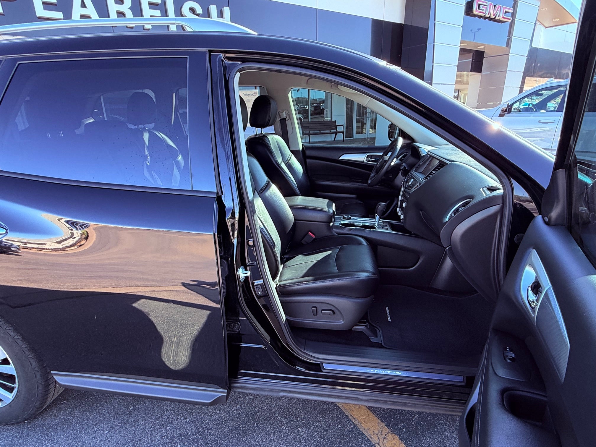 2017 Nissan Pathfinder Base
