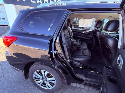 2017 Nissan Pathfinder Base