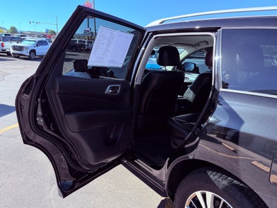 2017 Nissan Pathfinder Base
