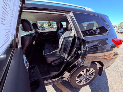 2017 Nissan Pathfinder Base