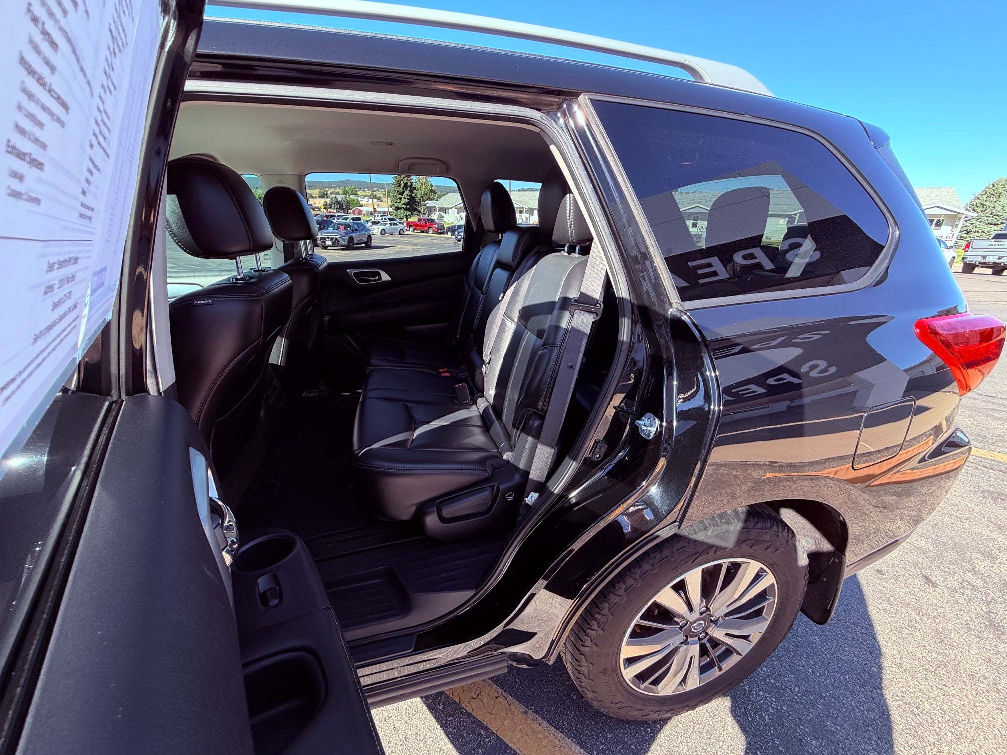 2017 Nissan Pathfinder Base