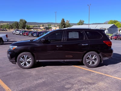 2017 Nissan Pathfinder Base