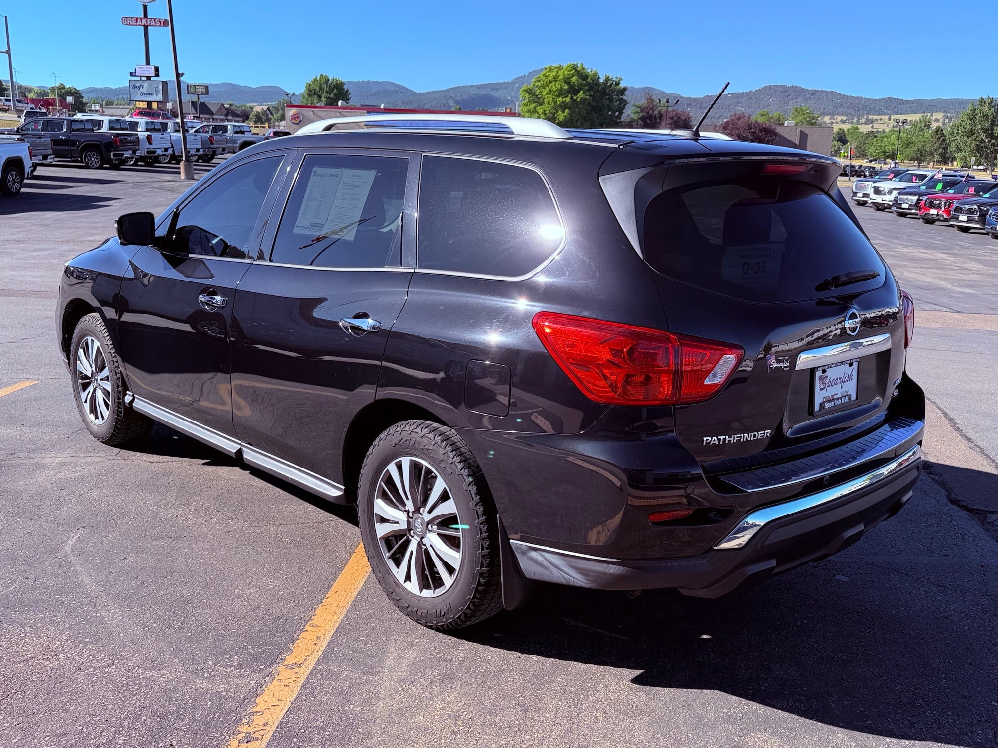 2017 Nissan Pathfinder Base