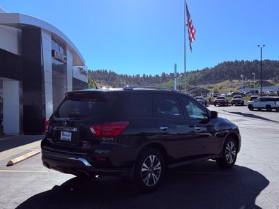 2017 Nissan Pathfinder Base