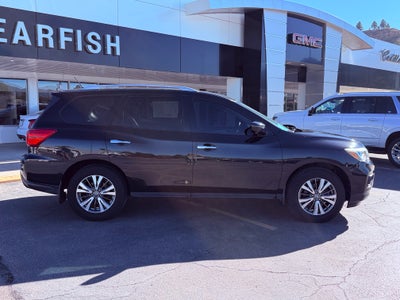 2017 Nissan Pathfinder Base