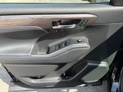 2022 Toyota Highlander Base
