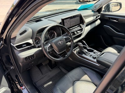 2022 Toyota Highlander Base