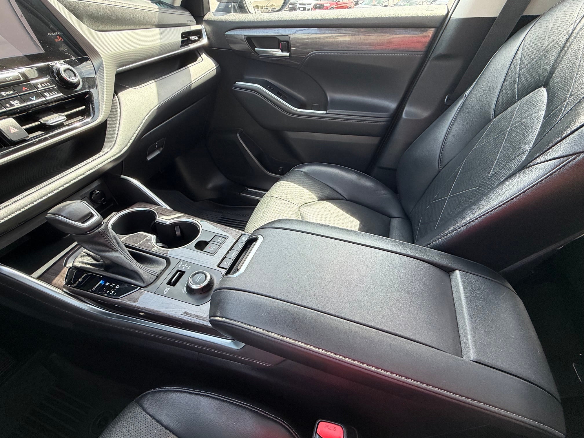 2022 Toyota Highlander Base