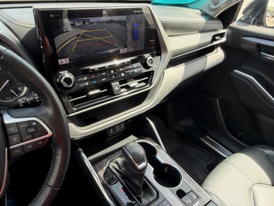 2022 Toyota Highlander Base