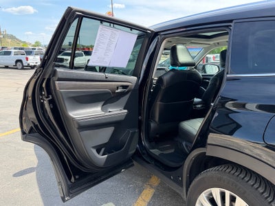 2022 Toyota Highlander Base