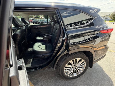 2022 Toyota Highlander Base