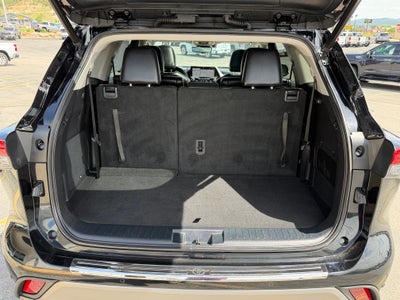 2022 Toyota Highlander Base
