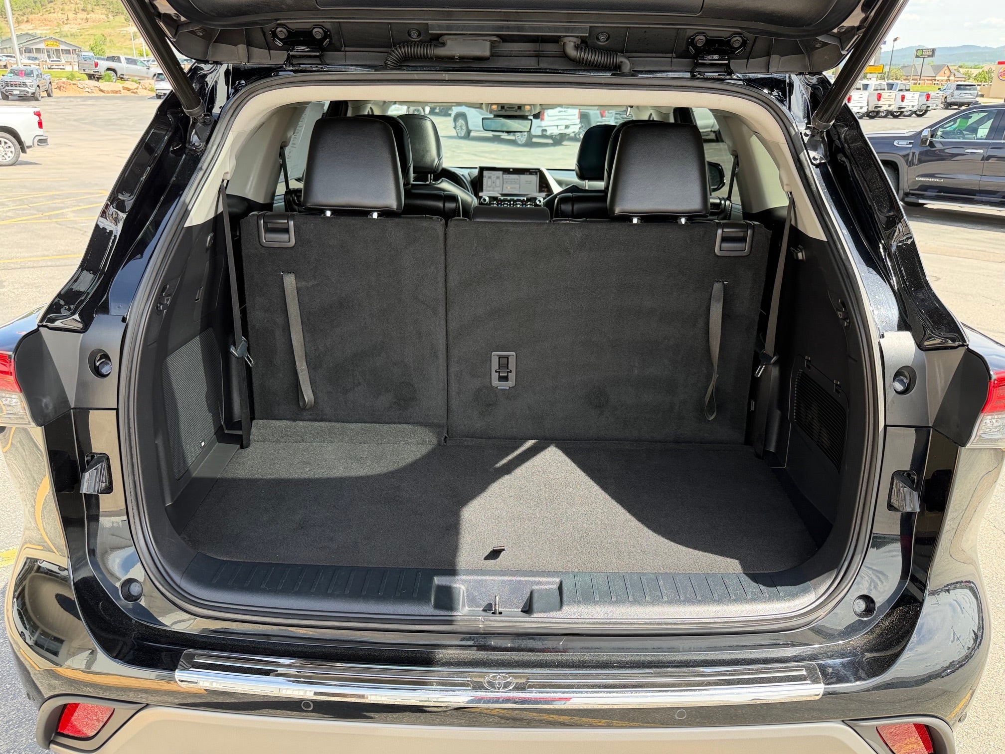2022 Toyota Highlander Base