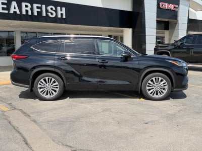 2022 Toyota Highlander Base