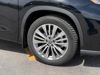 2022 Toyota Highlander Base